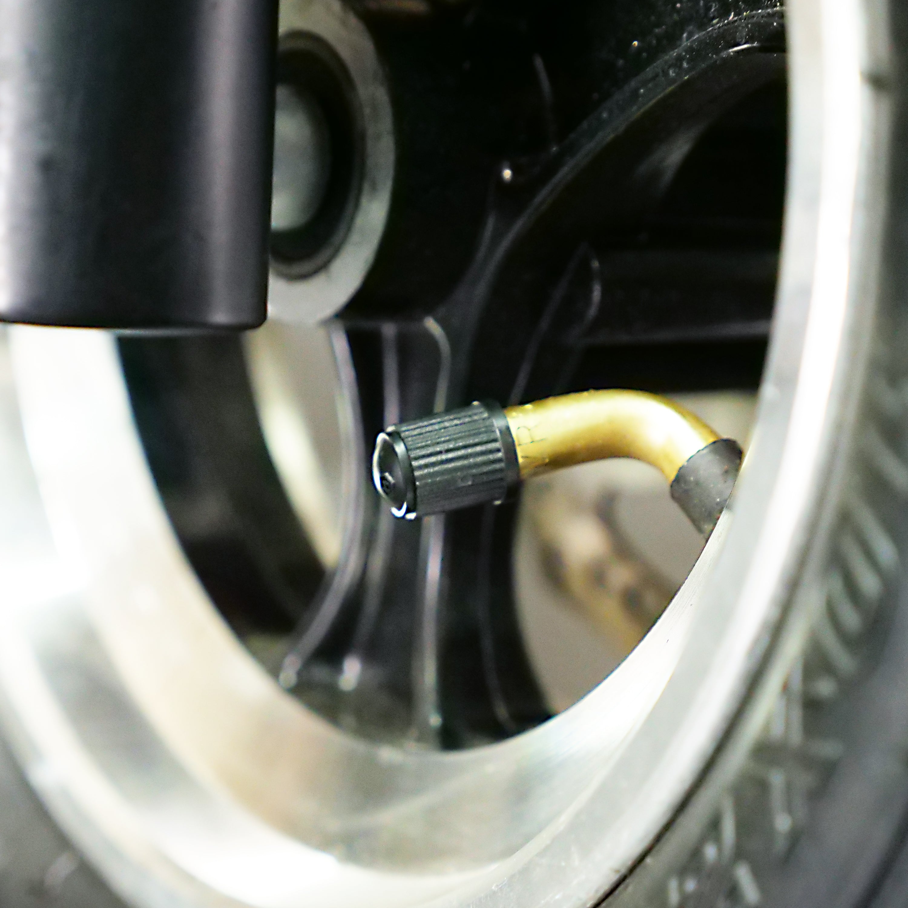 (4 Pack) Universal Air Valve Cap