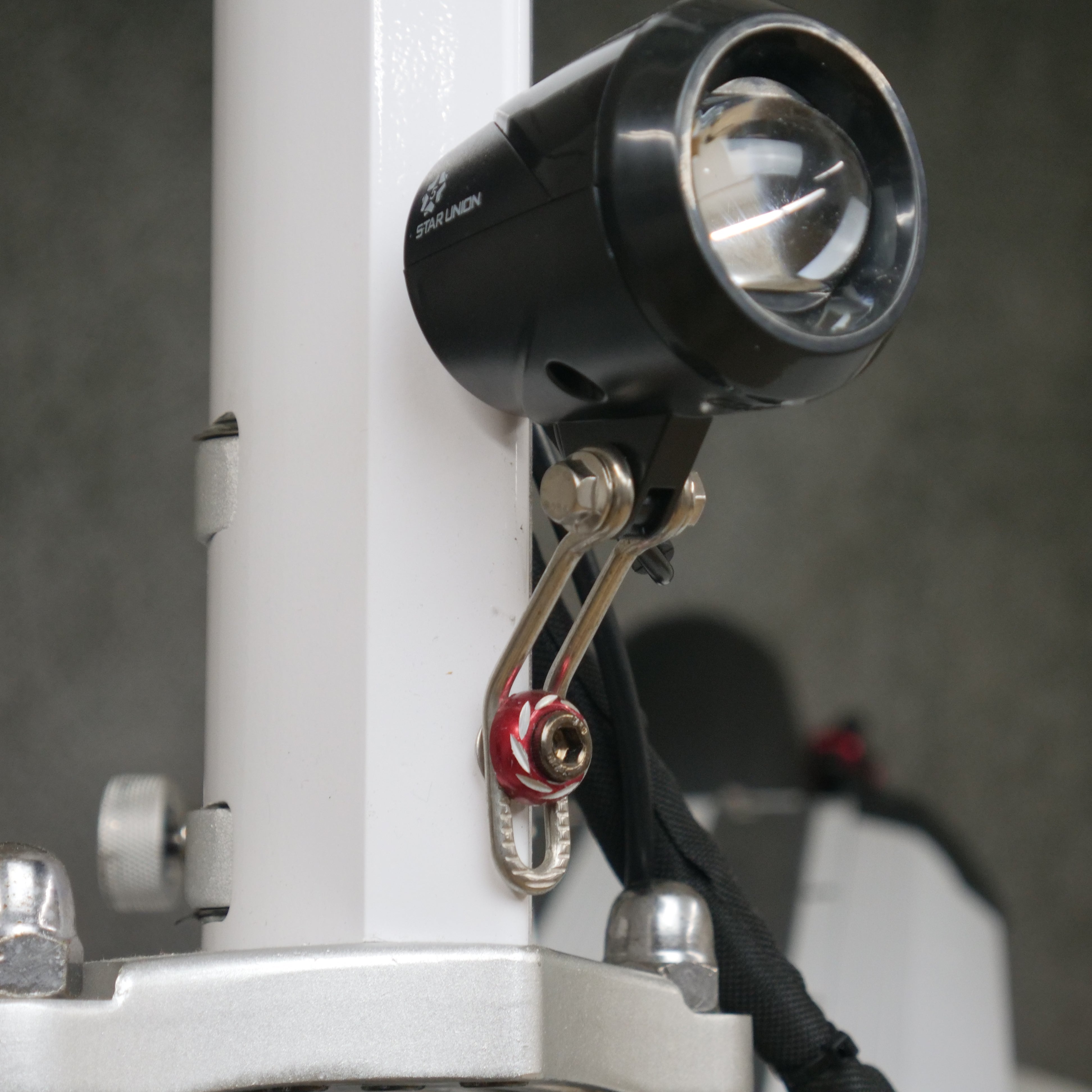 Headlight Holder and Screw for Emove Cruiser + Touring